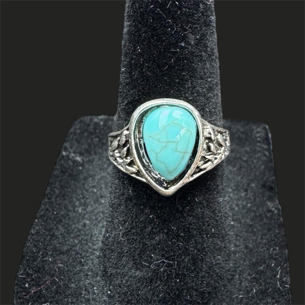 Silver Toned Turquoise Teardrop Ring – Size 5